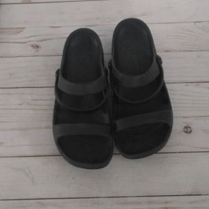 Slippers by Dawgs🍀🌺🌸